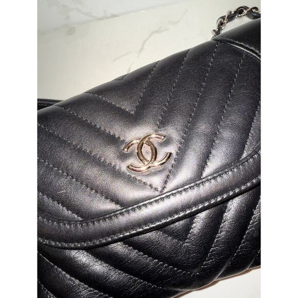 Chanel Calfskin Chevron Waist Belt Bag - Picture 4 of 9